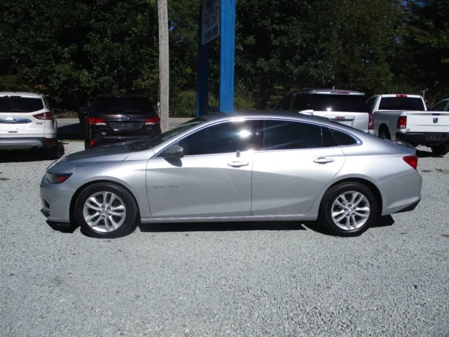2016 Chevrolet Malibu 1LT photo 1