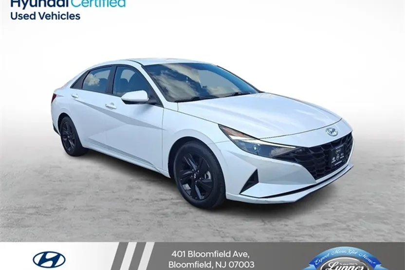 2022 Hyundai Elantra SEL photo 1