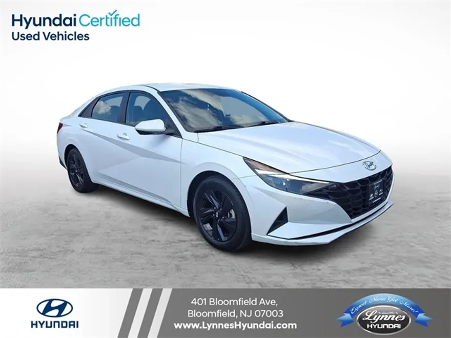 2022 Hyundai Elantra SEL photo 1