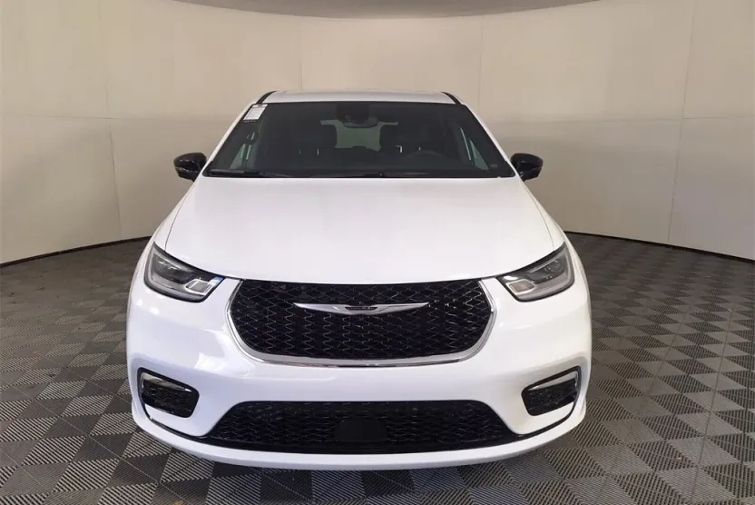 2025 Chrysler Pacifica photo 1