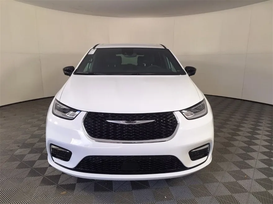 2025 Chrysler Pacifica photo 1