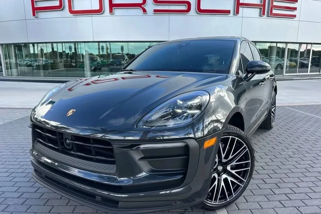 2022 Porsche Macan photo 1