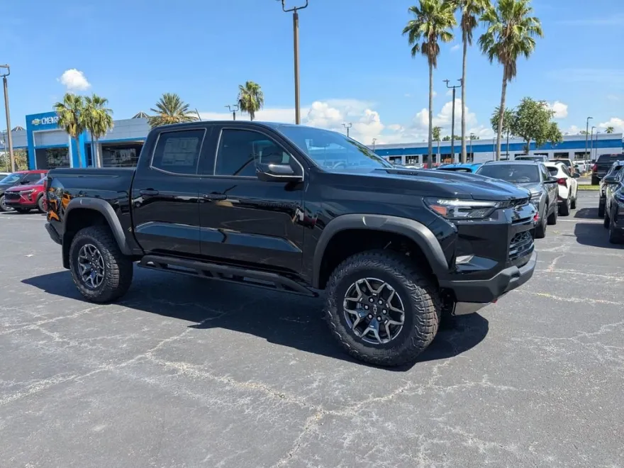 2025 Chevrolet Colorado ZR2 photo 1