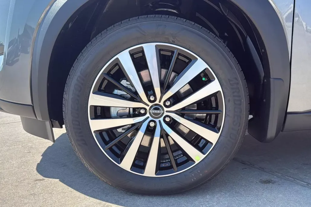 2025 Nissan Pathfinder Platinum photo 1