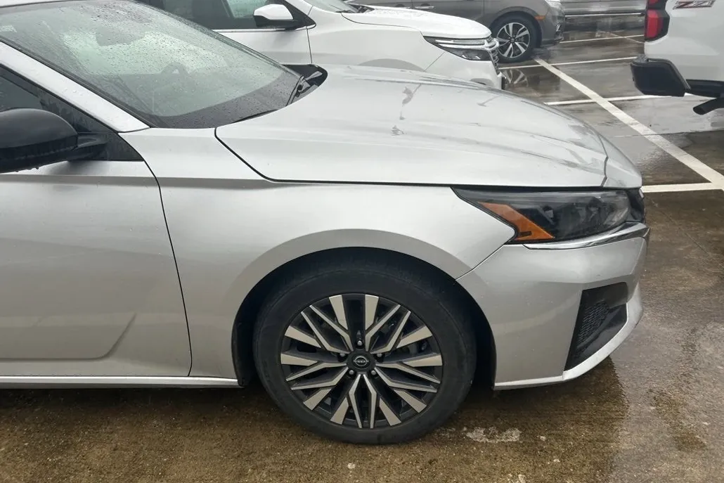 2024 Nissan Altima 2.5 SV photo 1