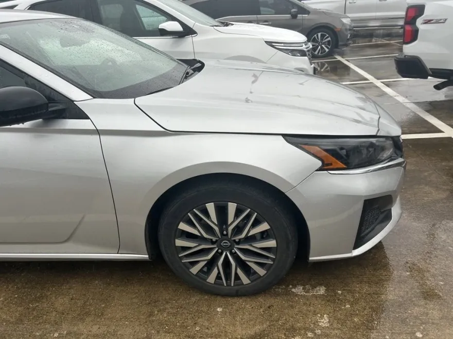 2024 Nissan Altima 2.5 SV photo 1