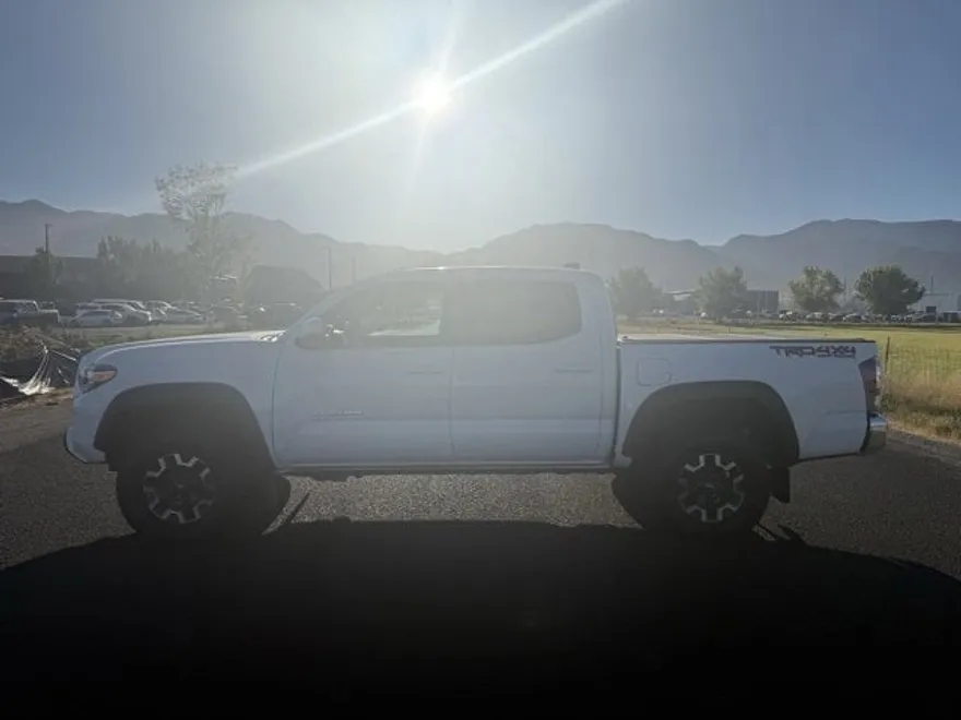 2023 Toyota Tacoma TRD Off-Road 4x4 photo 1