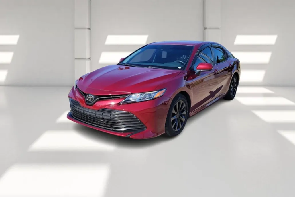 2020 Toyota Camry LE photo 1