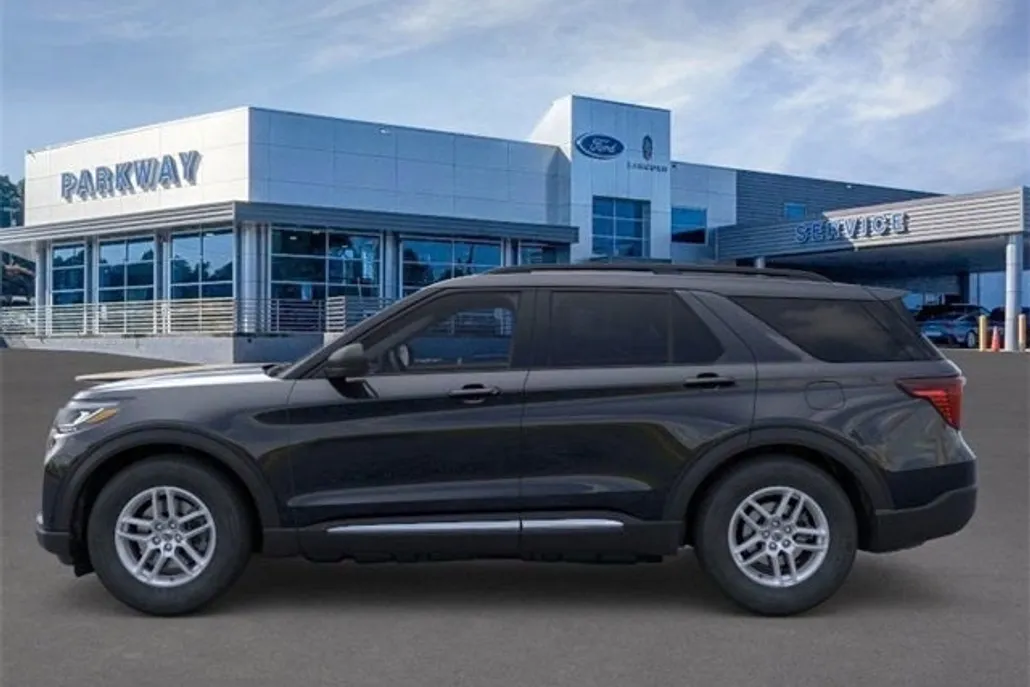 2025 Ford Explorer photo 1
