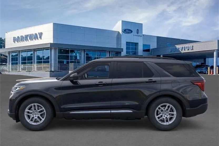 2025 Ford Explorer photo 1