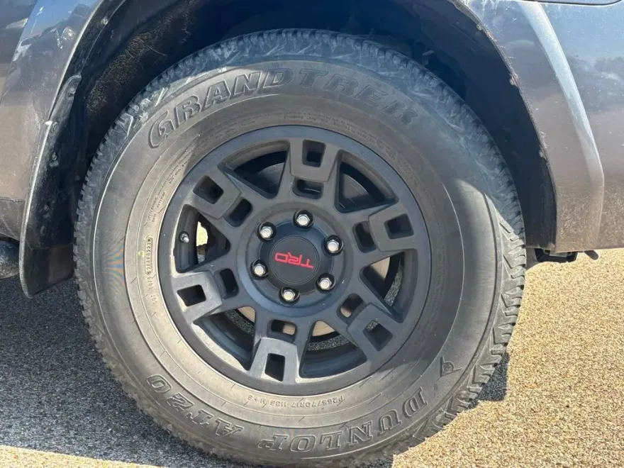 2020 Toyota 4Runner SR5 photo 1
