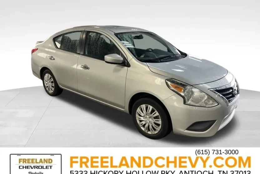 2016 Nissan Versa S photo 1