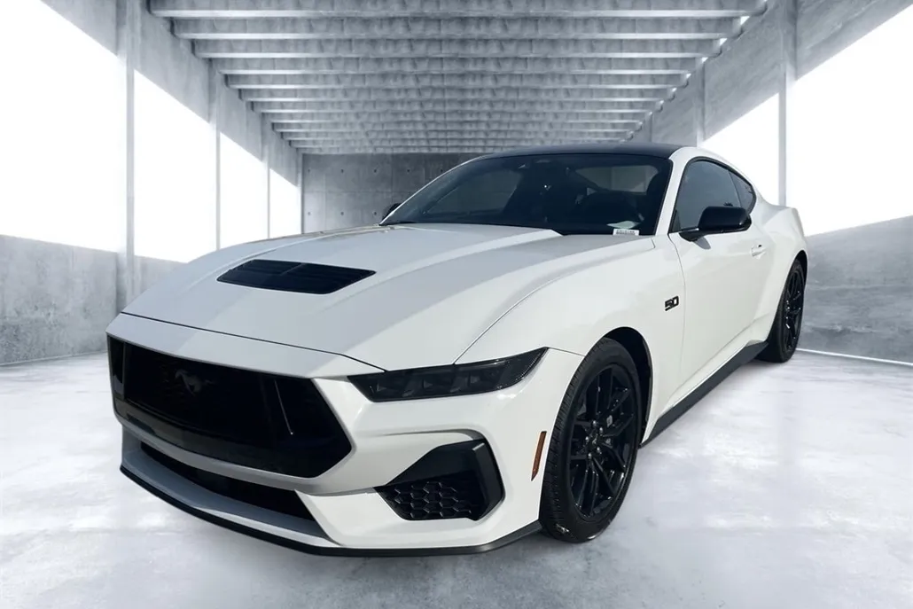 2025 Ford Mustang GT photo 1