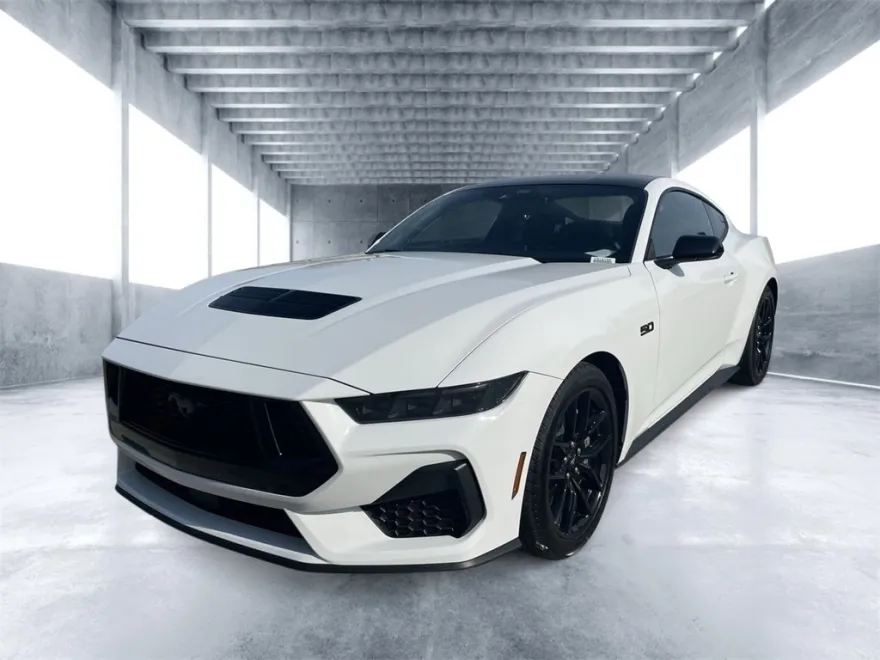 2025 Ford Mustang GT photo 1