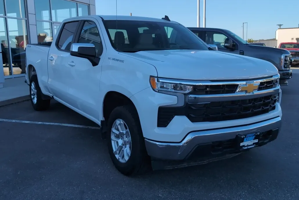 2023 Chevrolet Silverado 1500 LT photo 1