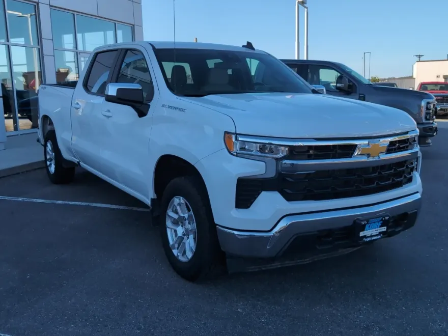 2023 Chevrolet Silverado 1500 LT photo 1