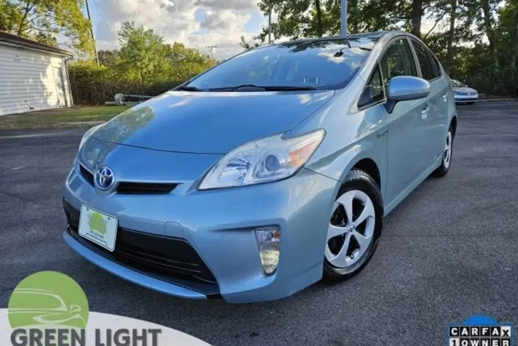 2014 Toyota Prius Four photo 1