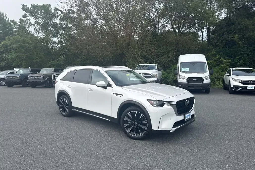 2024 Mazda CX-90 Premium photo 1