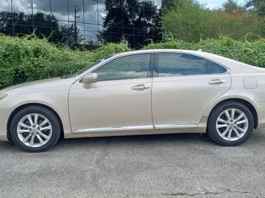 2010 Lexus ES 350 photo 1