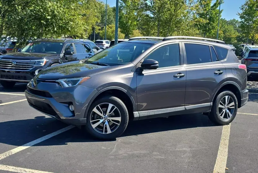 2018 Toyota RAV4 XLE photo 1