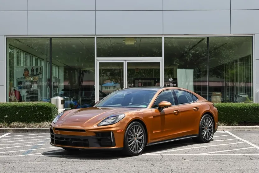 2025 Porsche Panamera 4 photo 1