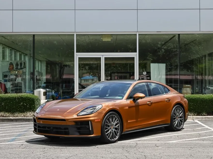 2025 Porsche Panamera 4 photo 1