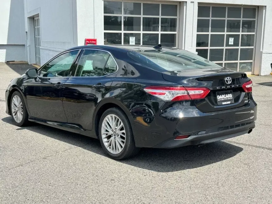 2020 Toyota Camry XLE photo 1