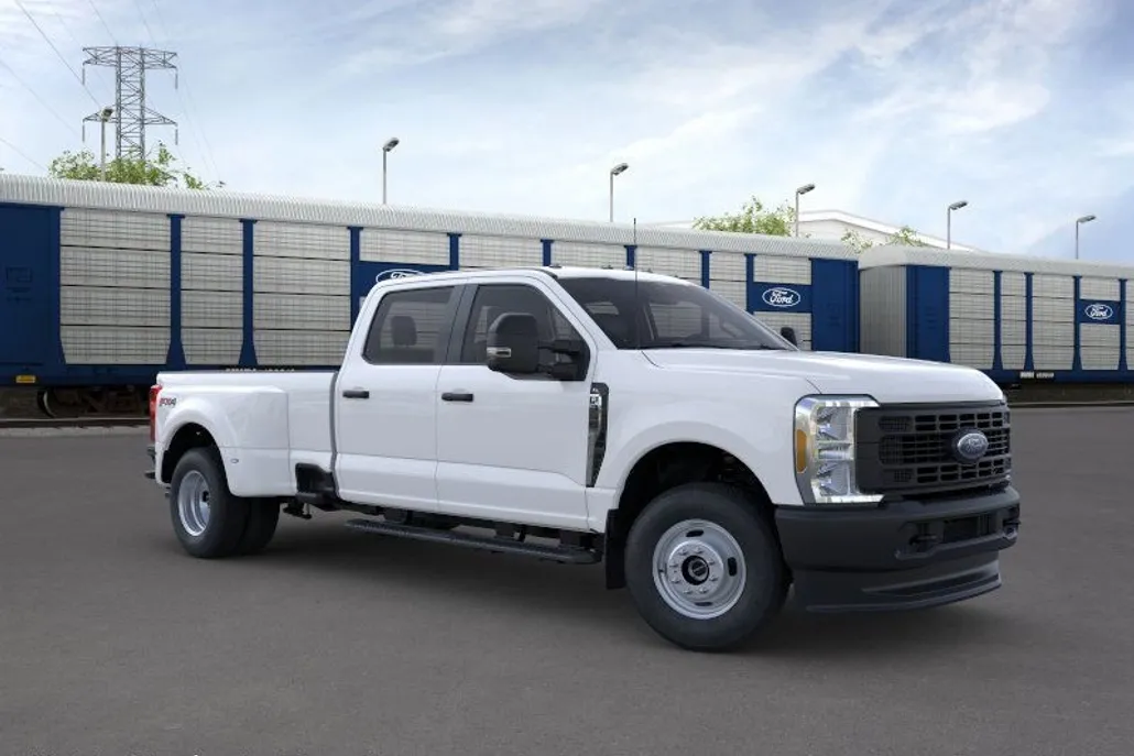 2025 Ford F-350 photo 1