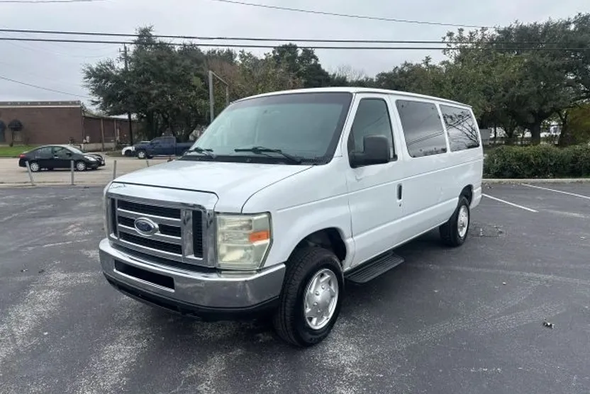 2011 Ford E-150 photo 1
