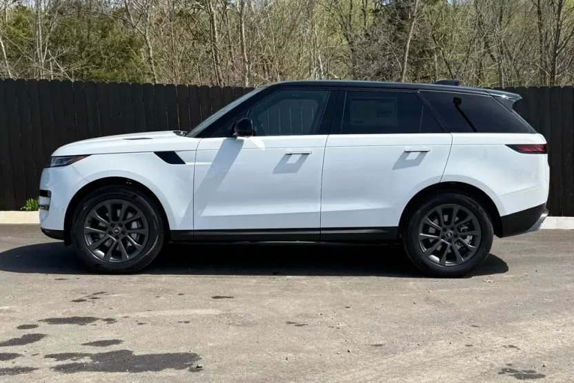 2025 Land Rover Range Rover Sport SE photo 1
