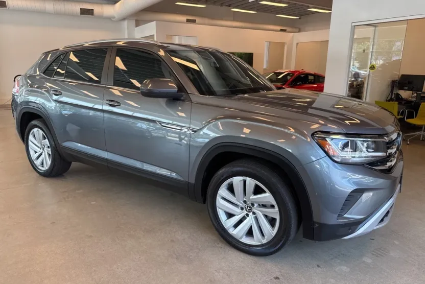 2022 Volkswagen Atlas Cross Sport V6 SE Technology photo 1