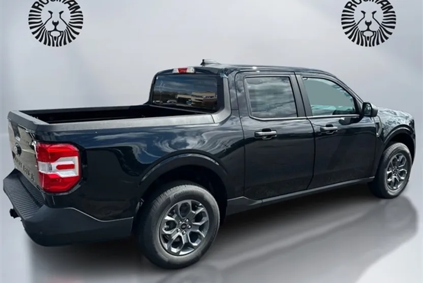 2025 Ford Maverick XLT photo 1