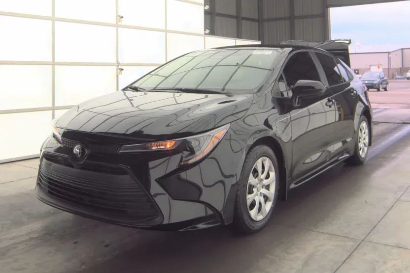 2024 Toyota Corolla LE photo 1