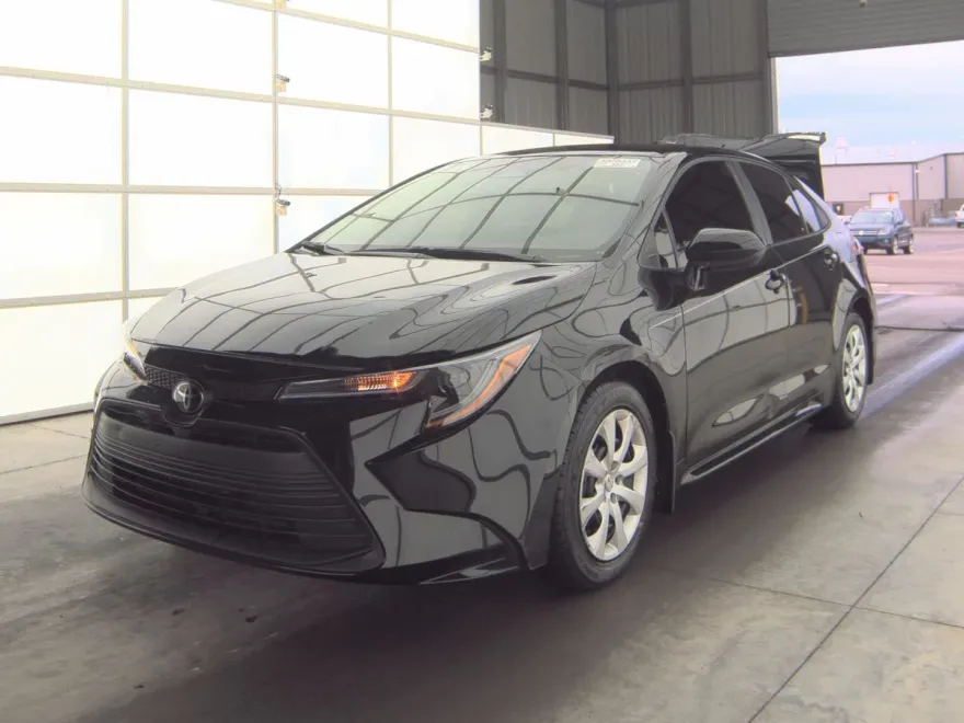 2024 Toyota Corolla LE photo 1