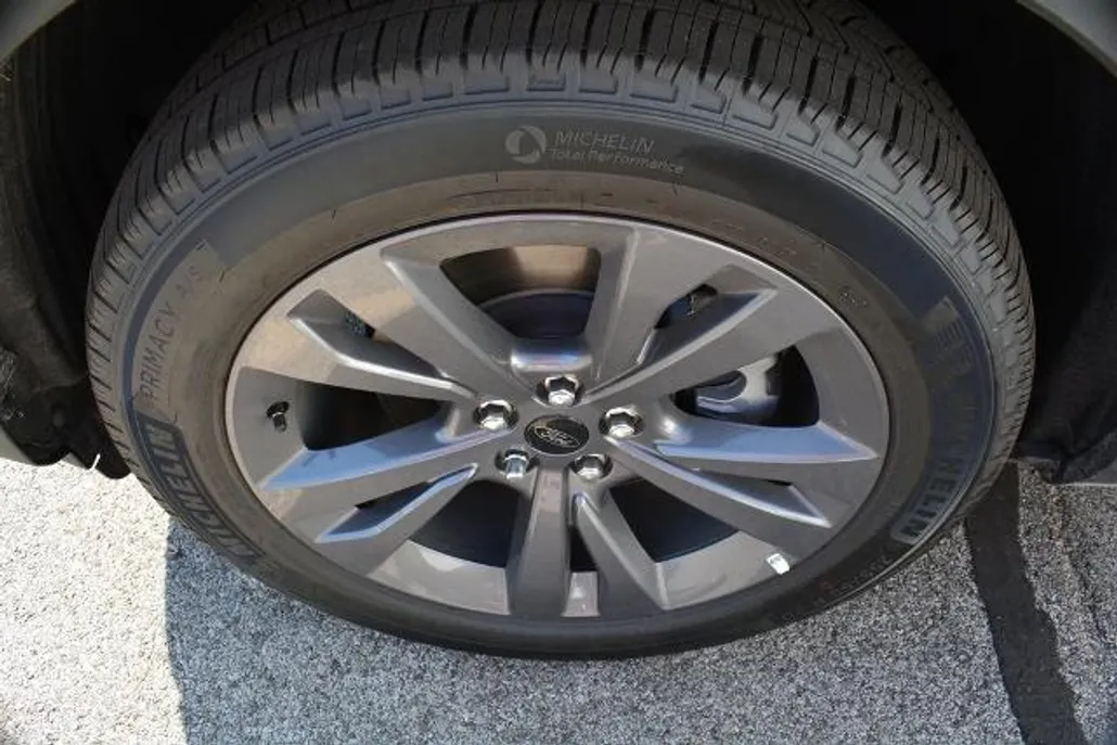 2025 Ford Explorer photo 1