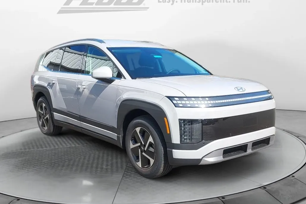 2026 Hyundai Ioniq SE photo 1