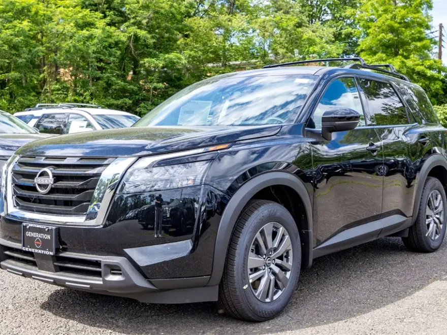 2025 Nissan Pathfinder SV photo 1