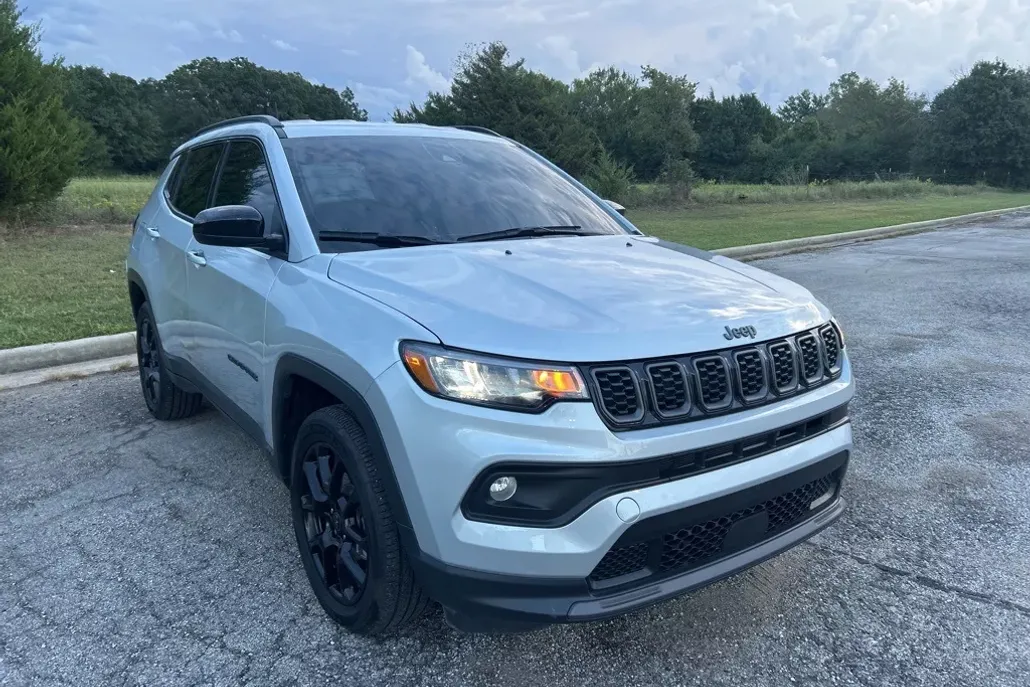 2025 Jeep Compass Latitude photo 1