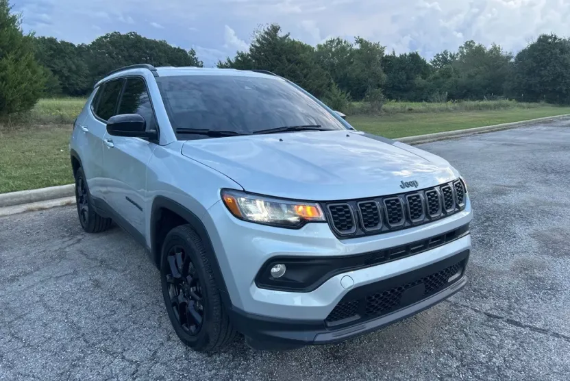 2025 Jeep Compass Latitude photo 1