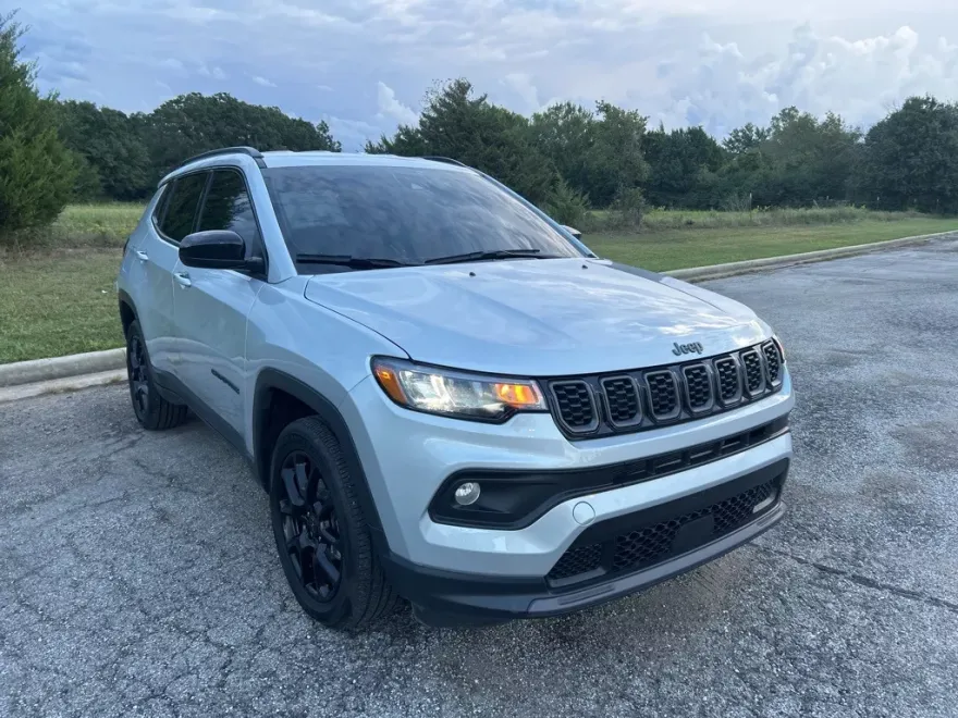 2025 Jeep Compass Latitude photo 1