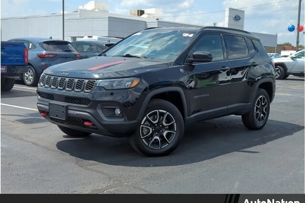 2024 Jeep Compass Trailhawk photo 1