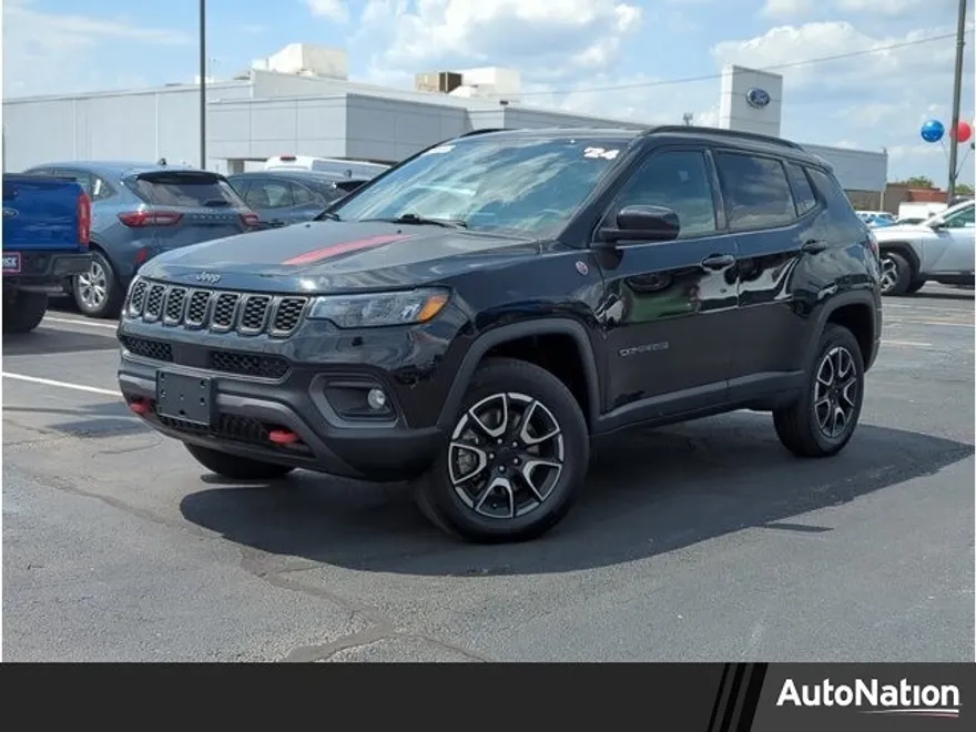 2024 Jeep Compass Trailhawk photo 1
