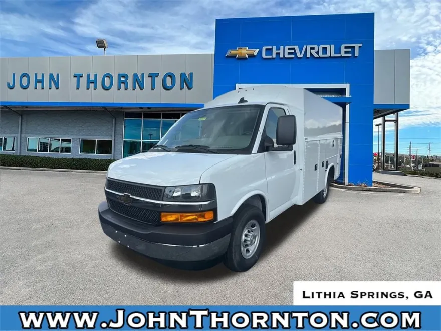 2025 Chevrolet Express Cutaway 3500 photo 1