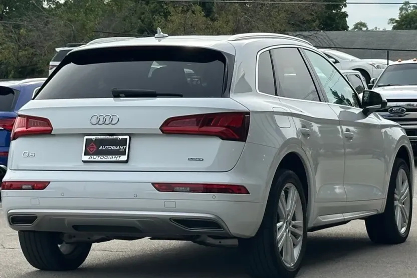 2020 Audi Q5 45 Premium Plus photo 1
