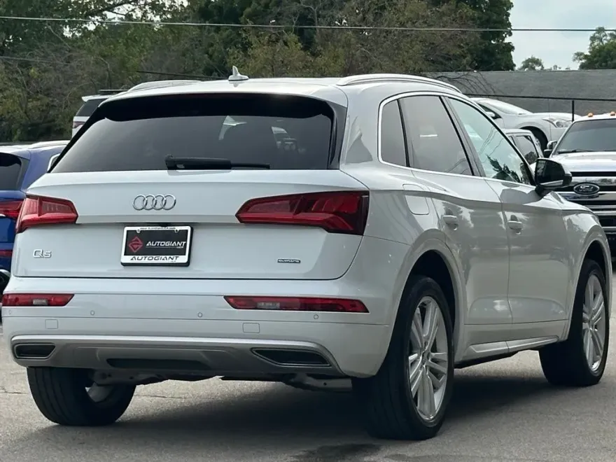 2020 Audi Q5 45 Premium Plus photo 1