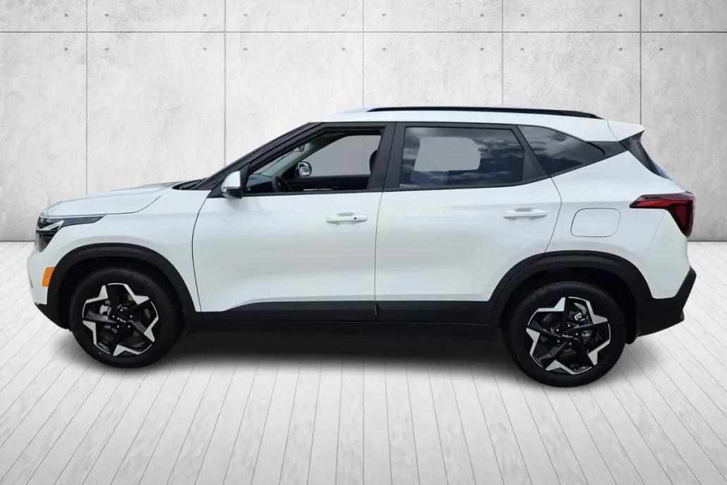 2025 Kia Seltos S photo 1
