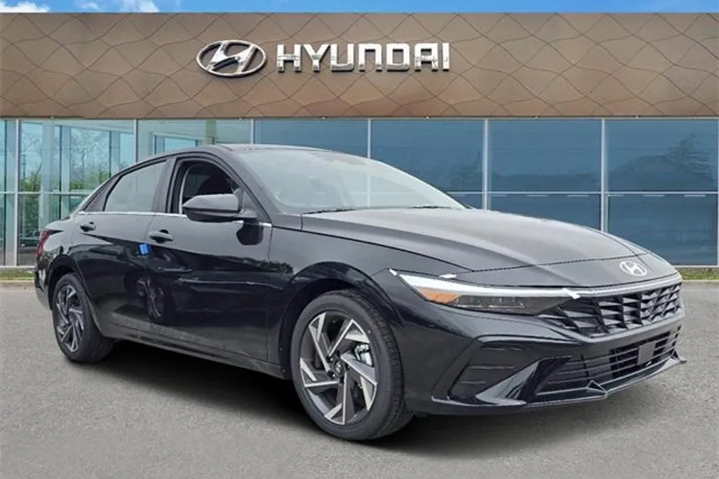 2025 Hyundai Elantra SEL Convenience photo 1