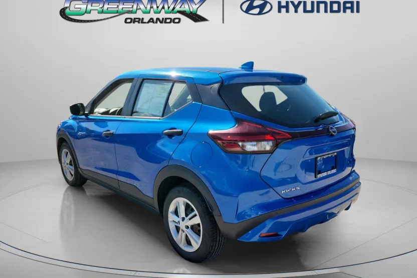 2022 Nissan Kicks S photo 1
