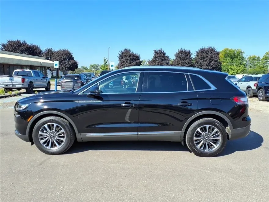 2023 Lincoln Nautilus Standard photo 1