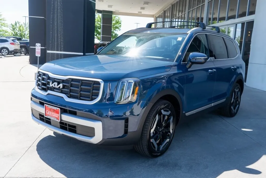 2025 Kia Telluride S photo 1